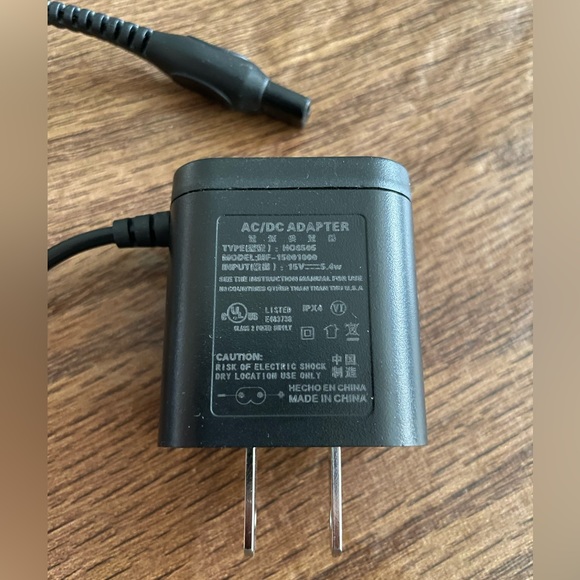 ac dc adapter Hq8505 Model 15001000 Input 15v -5.4w - Picture 2 of 5